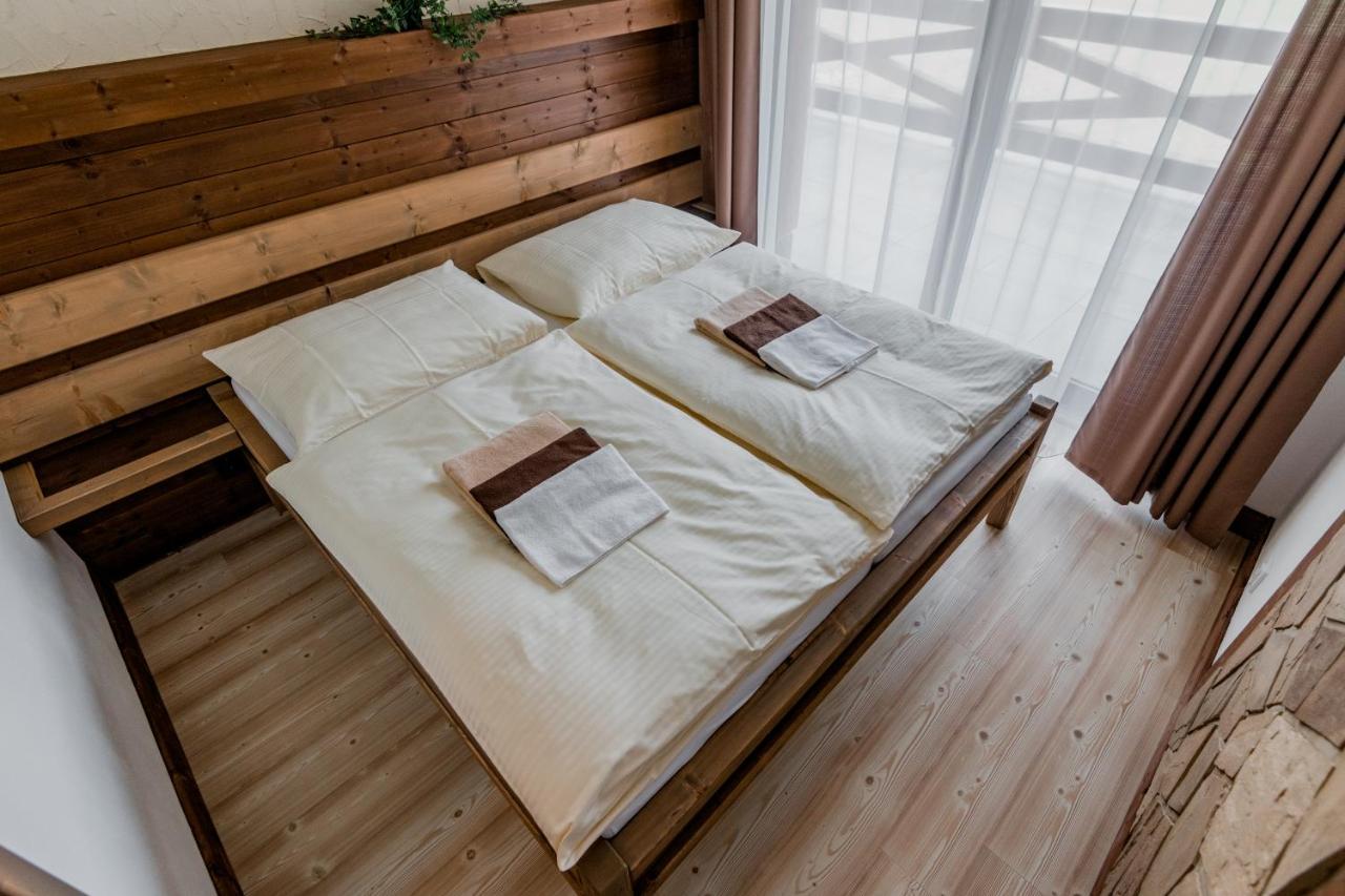 Nestville Apartments Hniezdne Ngoại thất bức ảnh
