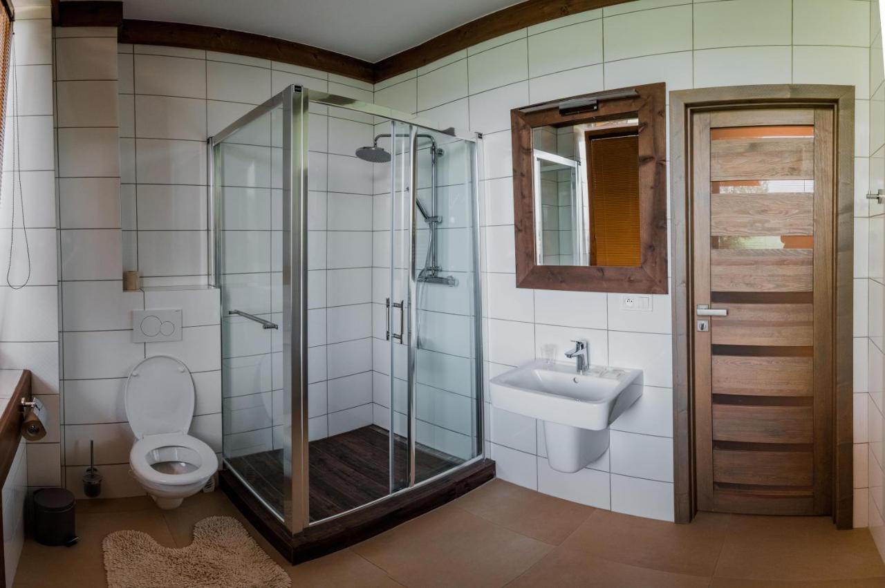 Nestville Apartments Hniezdne Ngoại thất bức ảnh